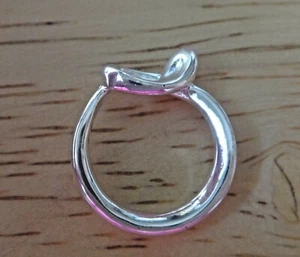 15x17mm Cursive Alphabet Lowercase Letter Initial o Sterling Silver Charm - Picture 1 of 4