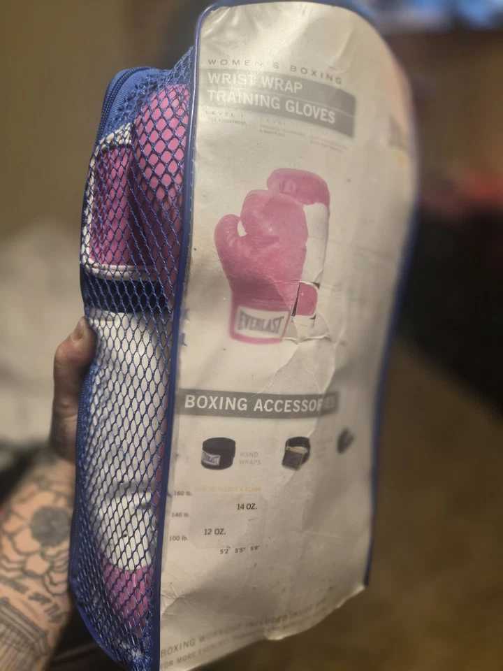 Pro Style Pink Boxing Training Gloves Everlast 12oz Women - Image 1 of 2