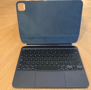 Apple Magic Keyboard for iPad Pro 11‑inch (M4) - Great condition! Free Shipping! - Picture 1 of 4