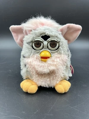Tiger Electronics Furby 1998 gris y rosa con manchas modelo 70-800 Foto 1 de 4