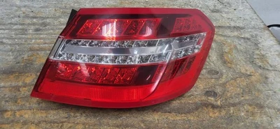 Luz trasera Mercedes Benz Clase E 2010-2013 lado del pasajero usada OEM LED *DC8124 Foto 1 de 4