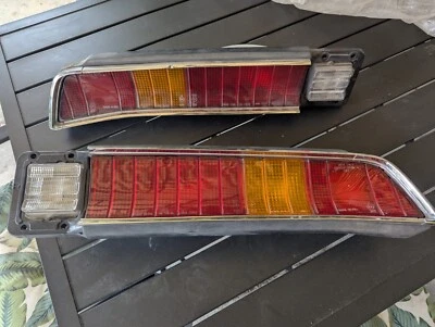 Toyota Corona Mark II 1973 luces traseras sedán Foto 1 de 4