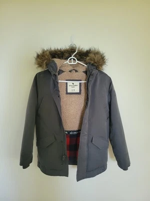 Abrigo Abercrombie Niños Gris Piel Extraíble 9/10 Sherpa Búfalo Forrado a Cuadros Niños Foto 1 de 4