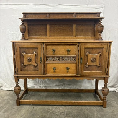 Antiguo aparador buffet cebada torcido roble tigre detalle tallado encanto vintage Foto 1 de 4