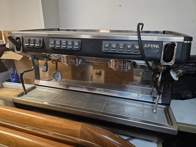 Máquina de café espresso Nuova Simonelli Appia Life Volumetric 2 grupos negra Foto 1 de 4