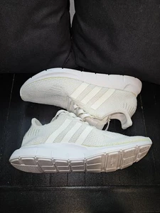 Adidas - Swift Run - weiße Laufschuhe/ Sneaker - Gr. 5,5M/4W (F34315) - Bild 1 von 9