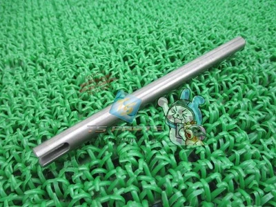 Eje de brazo basculante CB400F/CB500F - En stock, listo para enviar. Honda genuino nuevo... Foto 1 de 4