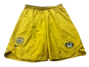 Pantaloncini laterali Nike Missouri Tigers edizione squadra di calcio. Uomo M. Oro. NCAA. - Foto 1 di 13