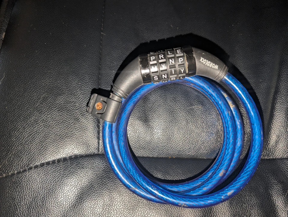 Trava de bicicleta, cabo de aço azul Wordlock parece ter 6 pés.  4 números (S) - Imagem 1 de 2