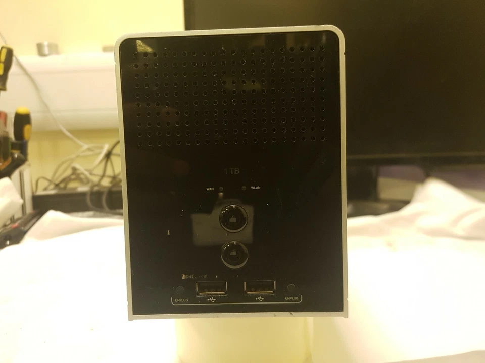 Freecom Data tank Gateway WLAN 1TB Wireless. 100% UNTESTED. - Image 1 of 4