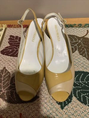 BRUNO MAGLI LUZ CARRARA BEIGE COMBO 皮革吊带后开趾楔形尺寸。 8 1/2B — 第 1/4 张图片