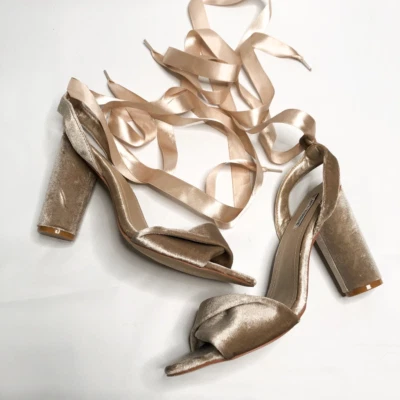 Sandalias Cape Robbin para mujer Sancia 1 tacón ancho beige correa para el tobillo 8,5 nuevas Foto 1 de 4