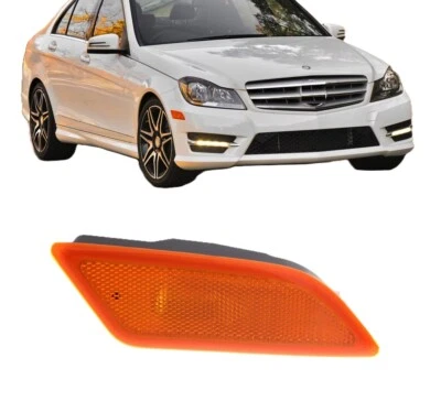 Габаритные огни со стороны пассажира для Mercedes-Benz C300 2012-2014 годов выпуска MB2551105 - Изображение 1 из 4
