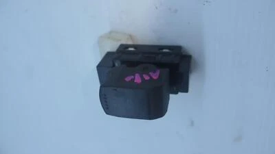 SUZUKI ALTO POWER WINDOW SWITCH LEFT FRONT GF 07/2009-12/2014 672687 - image 1 of 4