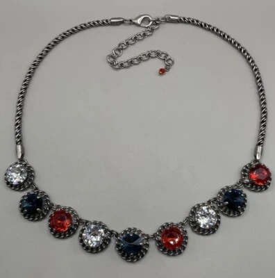 Collar para mujer Sorrelli enchapado en plata rojo blanco azul cristales Foto 1 de 4