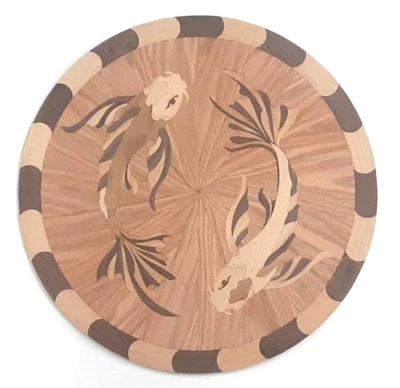 MEDALLÓN PISO MADERA 24" DIÁMETRO X 3/4" GRUESO "DOS PECES KOI" Foto 1 de 2