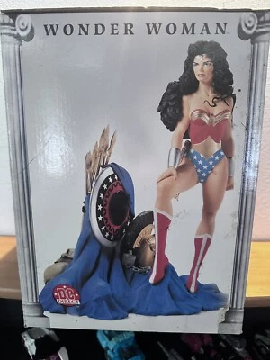 Estatua Wonder Woman Edición Limitada Foto 1 de 3