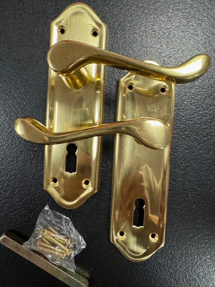 Jedo Sherborne JV260 Polished Brass Lever Lock Door Handle on Backplate - Image 1 of 1