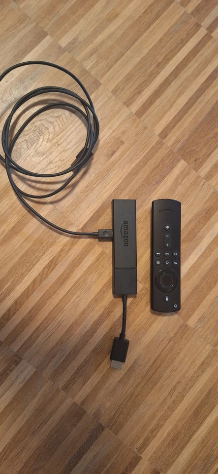 Amazon Fire TV Stick, Inkl. HDMI-Adapter, Fernbedienung - Bild 1 von 2