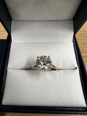 Anillo de compromiso de oro amarillo de 14 quilates con diamantes cultivados en laboratorio de 3,5 kt Foto 1 de 4