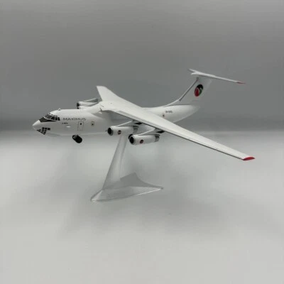 Modelo de avión Ilyushin IL-76 TD Maximus Air Cargo UR-BXQ 1/200 Foto 1 de 4