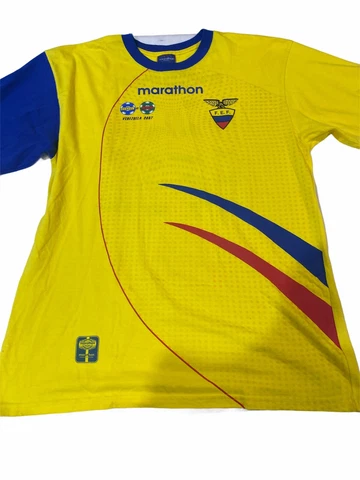 Preowned Marathon Ecuador 2007 Soccer sign Players T-Shirt Size Medium R1 Cover