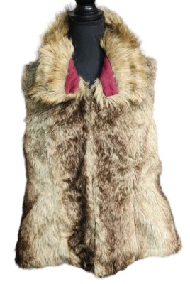 Colete IMAN Global Chic Runway Glam pele sintética com forro carmesim apenas tamanho M - Imagem 1 de 4