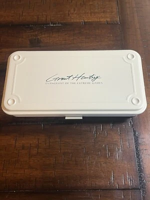 Megabass Great Hunting Lucky Bag 2025 edición trucha caja de metal *Solo la caja* Foto 1 de 4