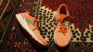 Brooks Damenschuhe Größe 8 koralle Adrenaline GTS 22 Laufen Stabilität Unterstützung - Bild 1 von 11