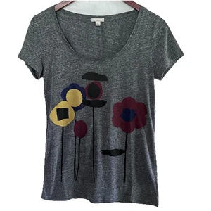 Women’s Gap Short Sleeve Scoop Neck T Shirt With Flowers Size Medium - Picture 1 of 6