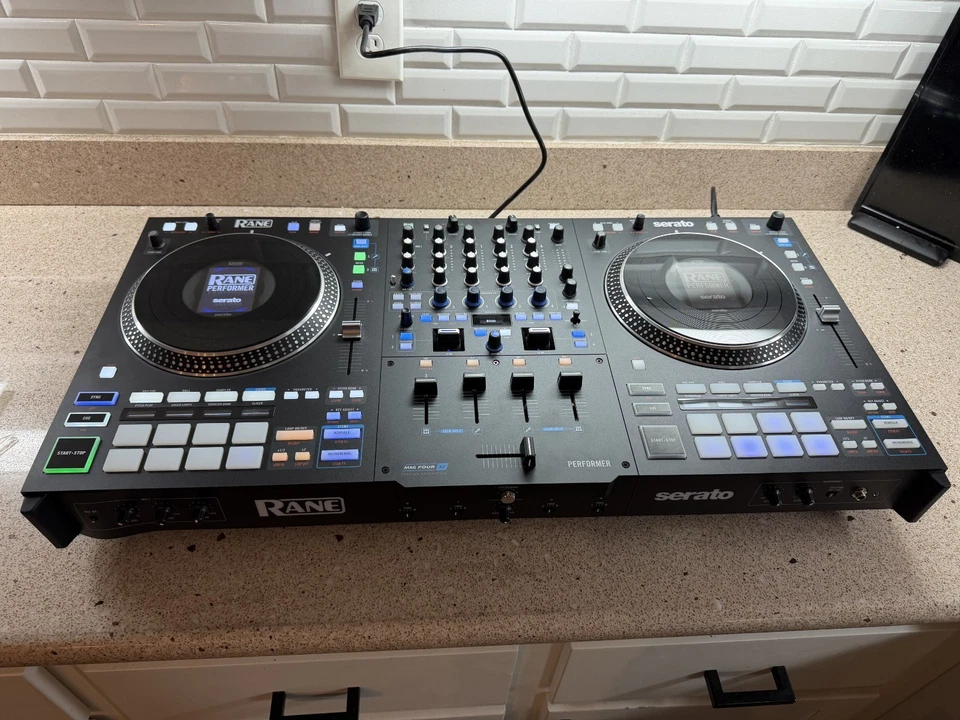 Rane Performer 4 Channel Serato DJ Controller w/Motorized Platters+Expanded FX - Image 1 of 4