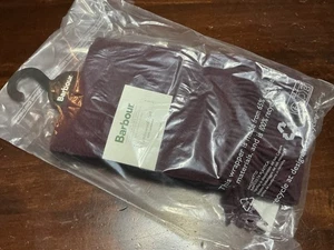 SCIARPA BARBOUR NUOVA SIGILLATA AUTENTICA 100% MORBIDA LANA DI AGNELLO CABERNET ROSSO INTENSO NUOVA CON ETICHETTE - Foto 1 di 13