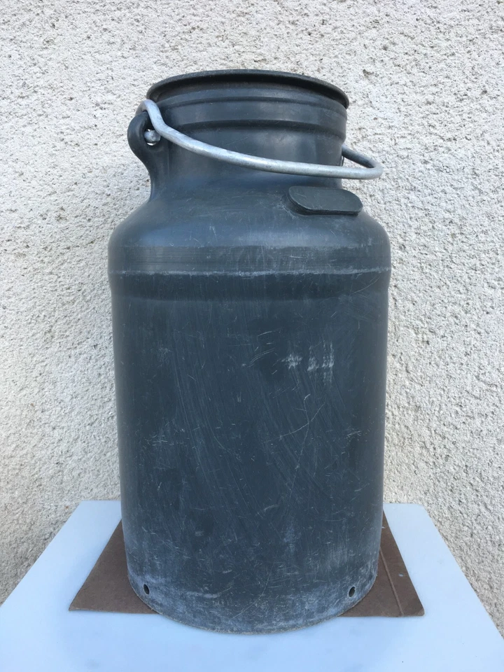 Ancien bidon à lait / 20 litres / Plastique / Marque AMI / Années 70 - Photo 1/4
