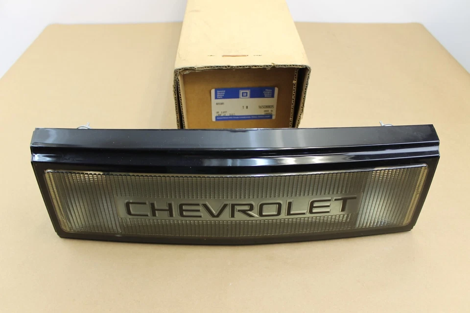 Nueva lámpara de luz inversa central/media de respaldo GM OEM para Chevy Lumina 1990-1994 Foto 1 de 4