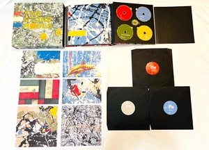 THE STONE ROSES 20th Anniversary Box Set - 3 LP's, 4 DVD's, 6 ArtWorks, USB/Book - Imagen 1 de 21