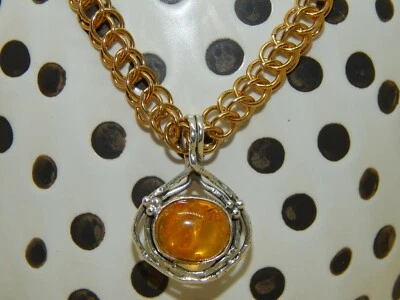 Collar colgante de plata de ley 925 y ámbar natural con esmalte de cadena de latón hecho a mano Foto 1 de 4