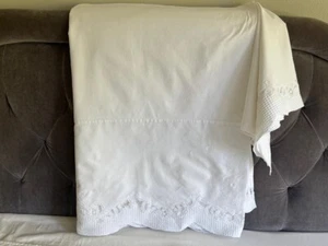 COTTAGE WHITE SCALLOPED CORREGATED BATTENBURG LACE FULL/ QUEEN BOXED BEDSKIRT#76 - Picture 1 of 12