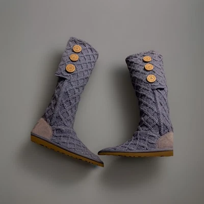 Botas altas UGG clásicas cardy para mujer talla 5 lila informales al aire libre de punto suave ¡USADAS EN EXCELENTE ESTADO!! Foto 1 de 4