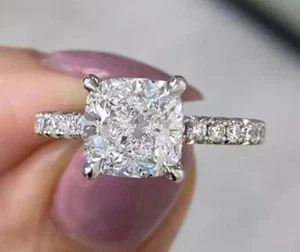 Anillo de boda solitario de diamantes cultivados en laboratorio VS1 corte cojín de 2,10 quilates de oro blanco de 14 k - Imagen 1 de 4