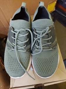 Vessi M08 everyday move sneaker cypress green she2cgm08. preowned - Picture 1 of 8