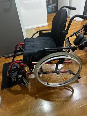 wheelchair lightweight - image 1 of 2