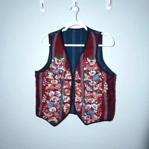 Guatemalan Huipil Vest size Medium, Embroidered Red Blue Floral Boho Art VGUC - Picture 1 of 9