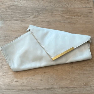 Badgley Mischka white leather interesting shape clutch with removable strap - Picture 1 of 10