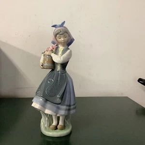 Lladro Vintage Porzellan Figur Statue Frau mit Blumen Figur Spanien #1416 - Bild 1 von 5