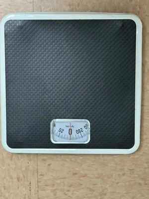 Taylor 9,8” x 9,8” 300 lb esfera analógica escala de baño con pantalla de esfera negra Foto 1 de 2