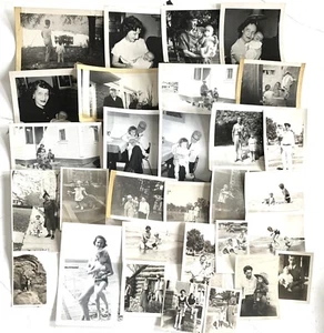 Lote De 30 Fotos De Colección De Niños, Bebés Y Familias Jugando Moda Años 20 - 60 - Imagen 1 de 5