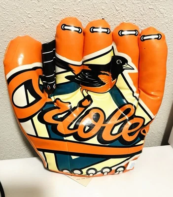 Guante de béisbol Baltimore Orioles MLB vinilo suave colgante ventana cosas buenas Foto 1 de 2