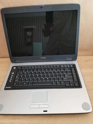 Portátil Toshiba Satellite A75-S125 sin disco duro - repuestos o reparación Foto 1 de 4