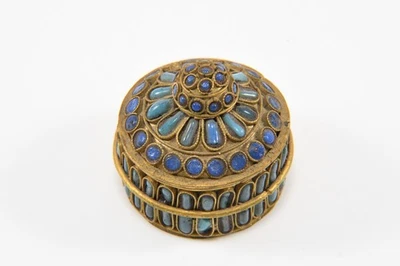 C28Y07- Alte Miniaturdose mit Deckel und Schmucksteinen - Bild 1 von 4