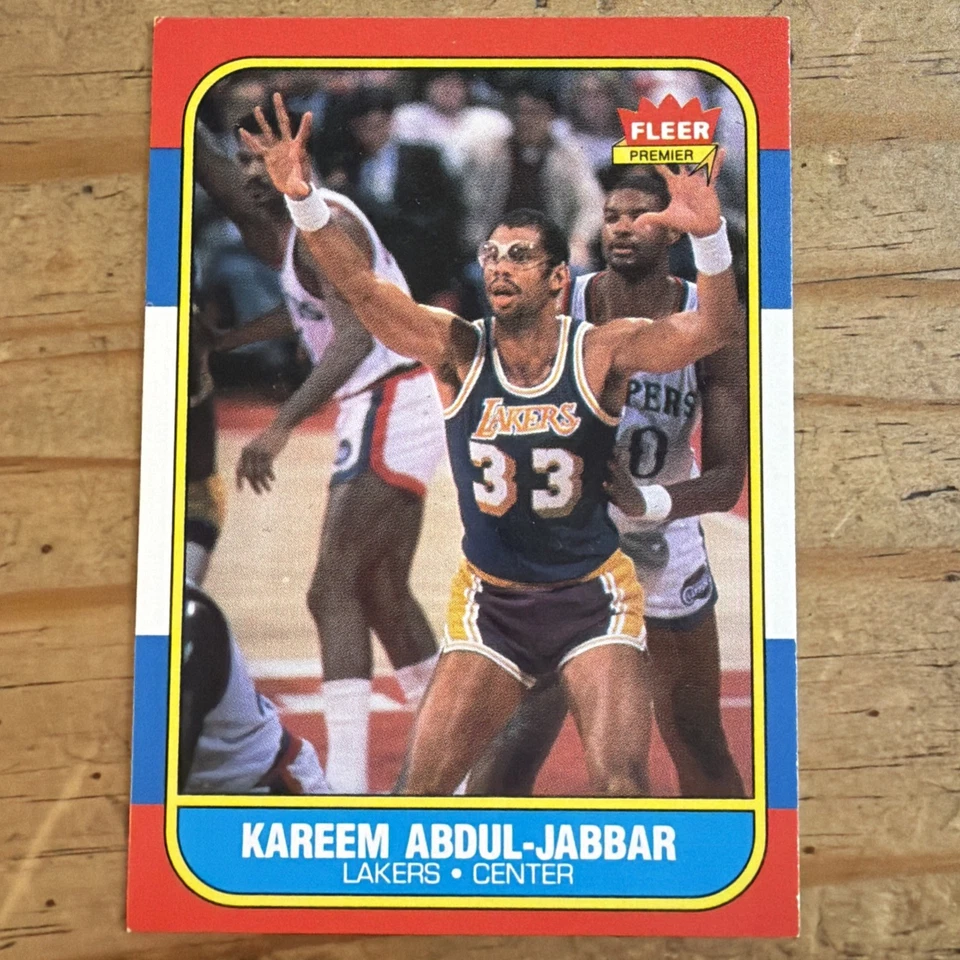 Tarjeta de baloncesto Fleer #1 Kareem Abdul-Jabbar 1986-87 (Los Angeles Lakers) Foto 1 de 2